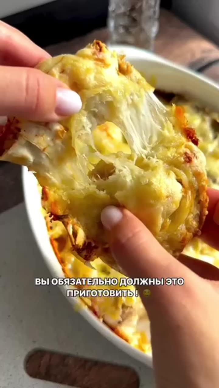 Рулет из лаваша с курицей, зеленью и сыром