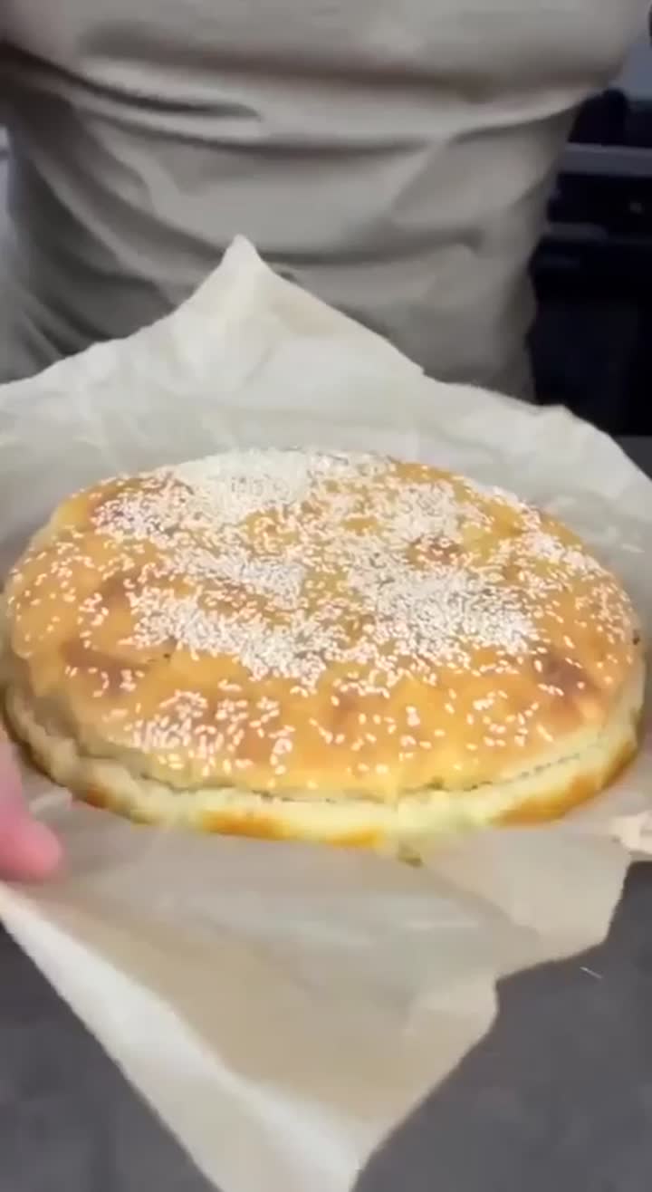 Пирог с луком и яйцом на скорую руку
