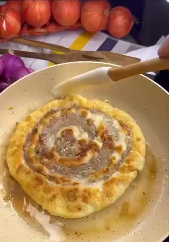 Сытные лепешки с фаршем и картофелем