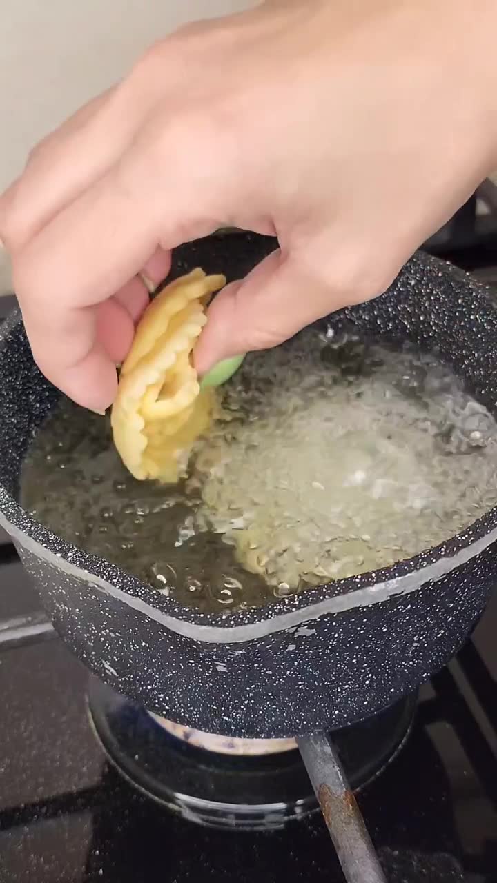Красивая хрустящая сладость